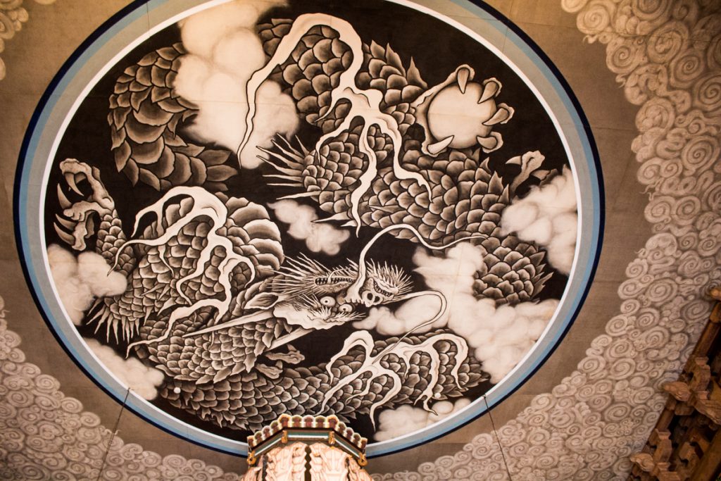 Kenchoju dragon mural in kamakura