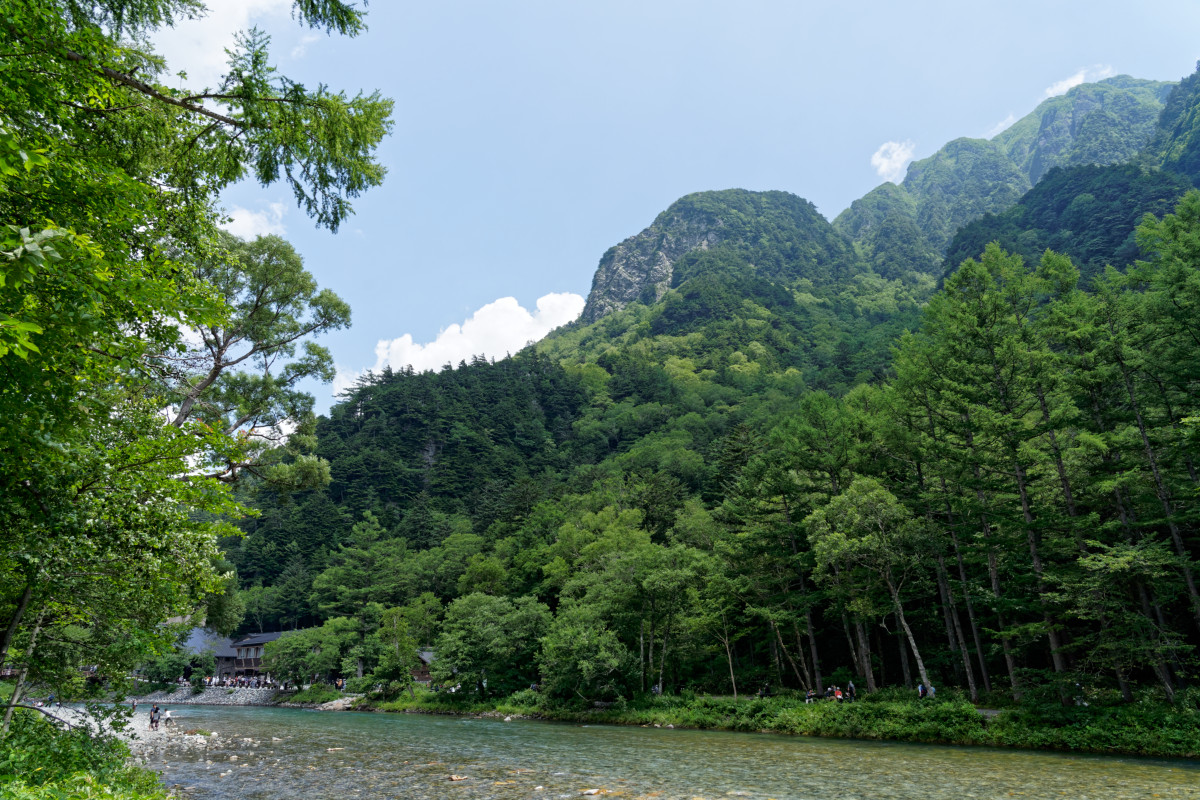 Roppyakusan and Azusa river from the path leading to the Kappa bridge